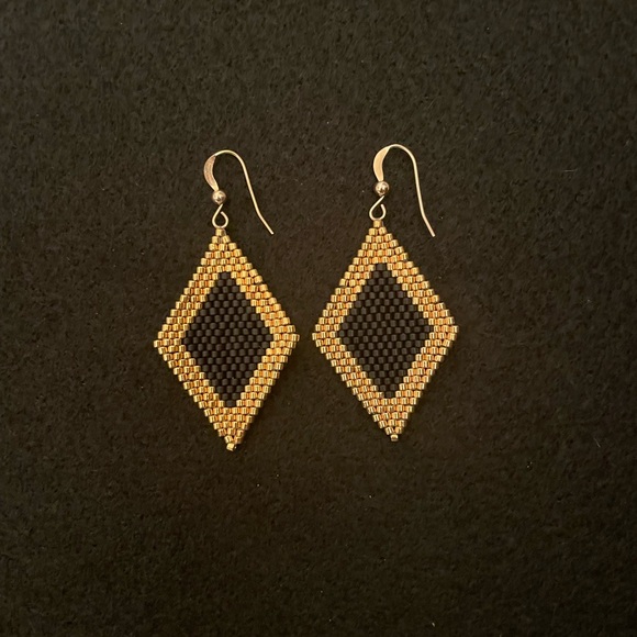 Handmade Black & Gold Beaded Earrings. Peyote Stitch, Diamond shape. - Picture 3 of 9